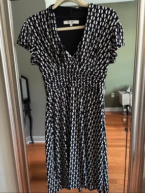 Evan Picone Black & White Geometric Wrap-Style Midi Dress